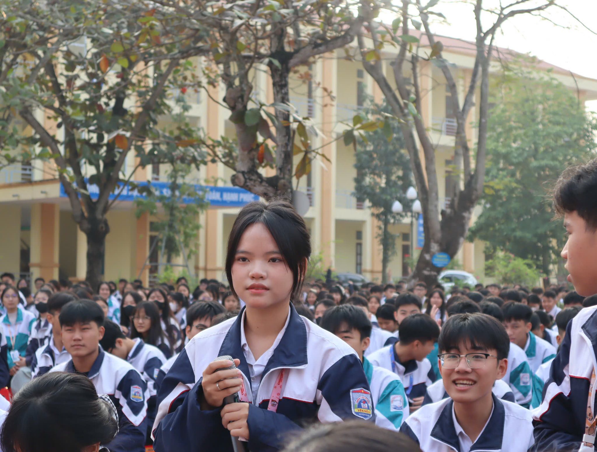 Học sinh tham gia giao lưu nghệ nhân