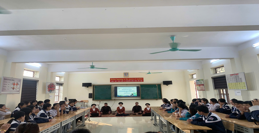 CÂU LẠC BỘ XẨM THPT YÊN MÔ A: NƠI TIẾNG NHỊ HÓA "NHẠC CHUẨN GEN Z", BUỔI SINH HOẠT THÀNH "KHOẢNH KHẮC GÂY NGHIỆN"